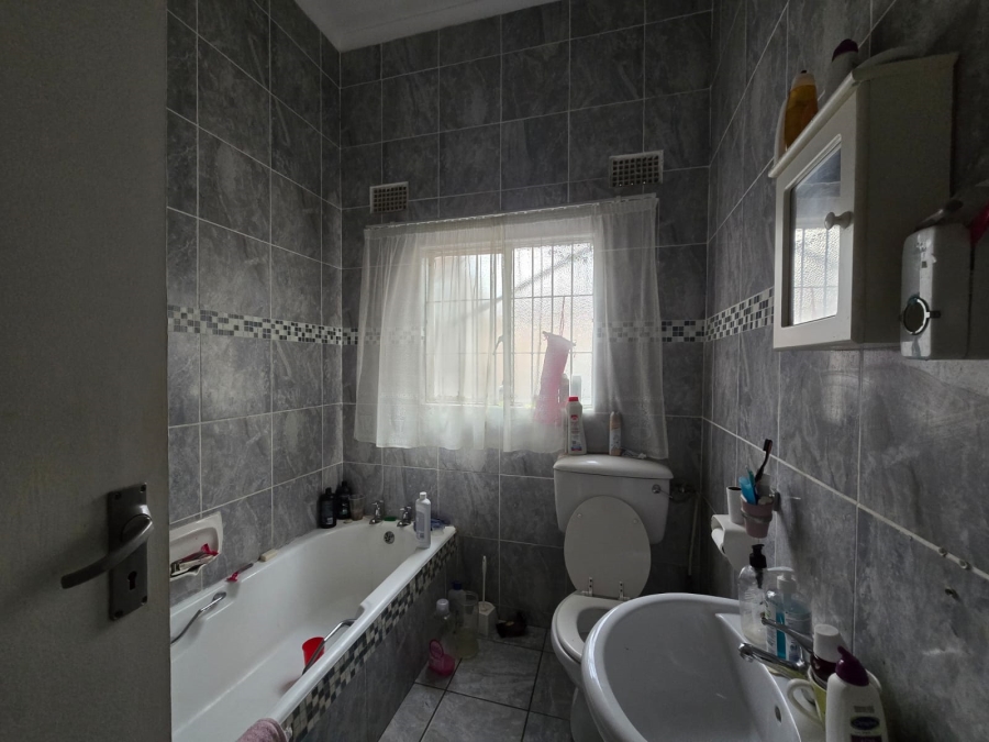 7 Bedroom Property for Sale in Cambridge Eastern Cape